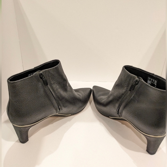 Black Clarks Ankle Kitten Heel Zip Booties - Picture 3 of 5